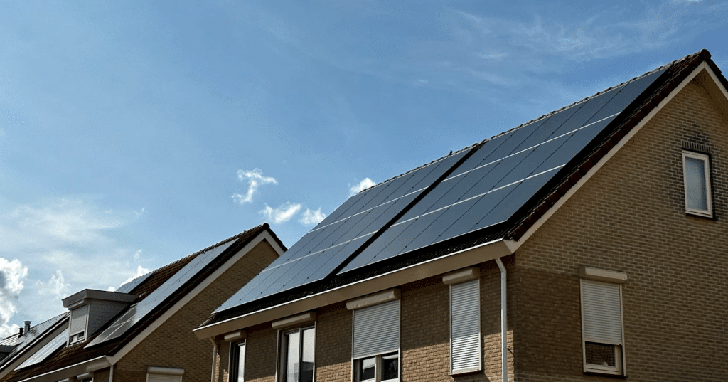 Hou waarde zonnepanelen buiten WOZ-waarde woningen en bedrijven
